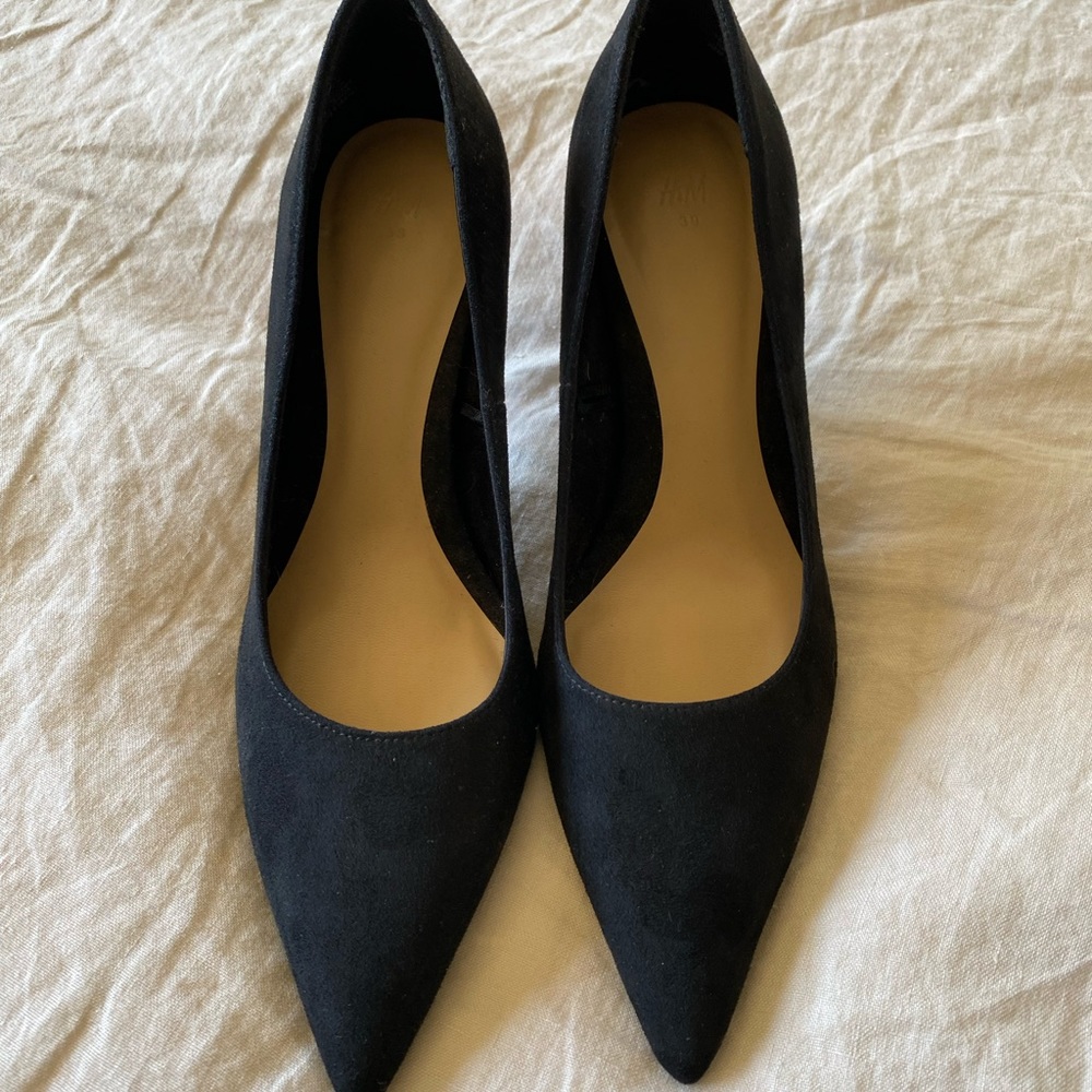 H&M Faux Suede Pump